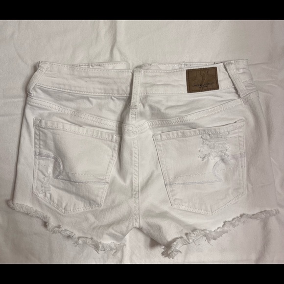 American Eagle women’s white denim shorts. - Picture 4 of 4
